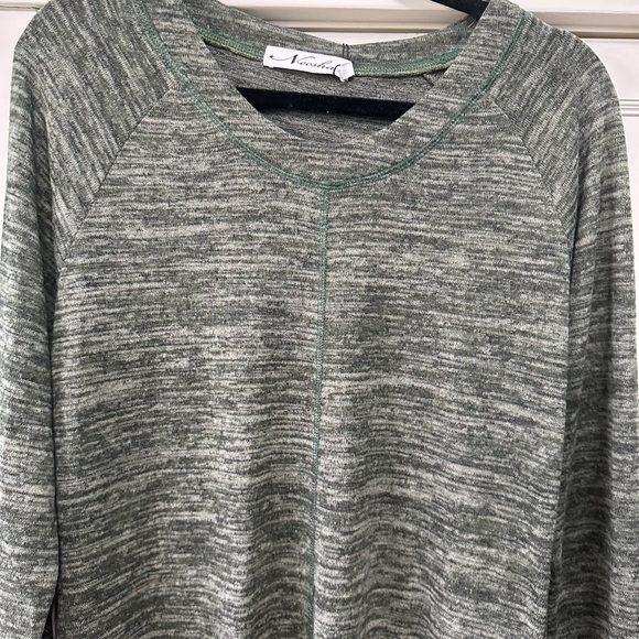 Hip and so comfy dress or tunic in beautiful shade of green. - Picture 4 of 4